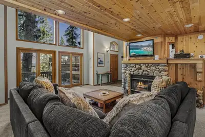 Image de Large Northstar Home w/ Den & Private Hot Tub, On Shuttle Route
