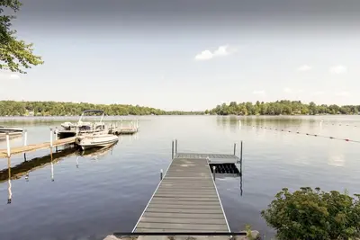 Image de Beautiful White Lake Lakehouse on Woodstock Way!