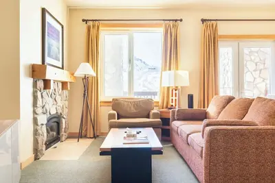 Image de Juniper Springs Lodge #110 ski in ski out condo with Resort Access