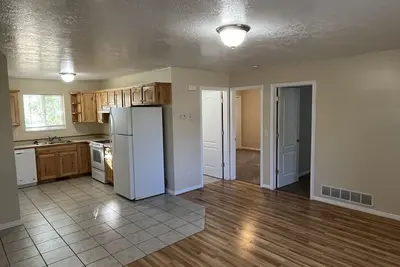 Image de Cozy, remodeled home on State street in historic Mount Pleasant, Utah