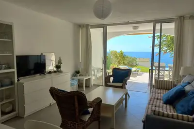 Image de Magnifique appartement terrasse + jardin en 1ere ligne vue mer