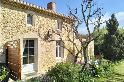 Image de Gîte dans belle propriété de caractère, idéal pour visiter la région du Médoc.