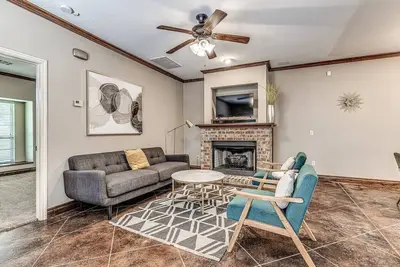 Image de Quiet 4 Bed Home With Hoa Park