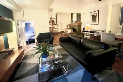 Image de Location! Location! Unique Duplex Loft w/ Patio Near Hudson Yards