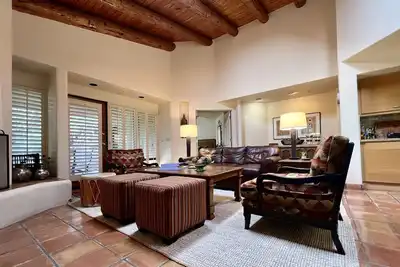 Image de Luxurious villa with golf, hot tub & pool.