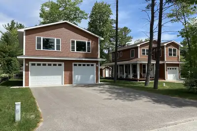 Image de 2 Beautiful Homes for the Price of One!