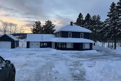 Image de Peaceful 5 Bedroom Lake House