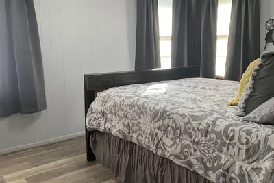 Image de Cozy 3/1. 5 with a 1960's retro kitchen. Pet friendly!
