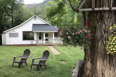 Image de Serene Historic Cabin, Nine Acre Estate, Just Off I-5