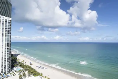 Image de Beachfront Condo at Luxury Resort in Sunny Isles