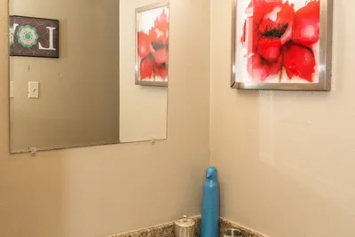 Image de 2 Bedroom 1 Bathroom Comfortable Furnished Home<br>4638 SouthPark Dr.