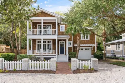 Image de Comfy home located near the Pier and Village area, sleeps 6
