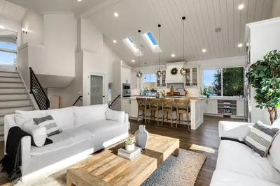 Image de Luxury Martha Lake View Home w/Hot Tub