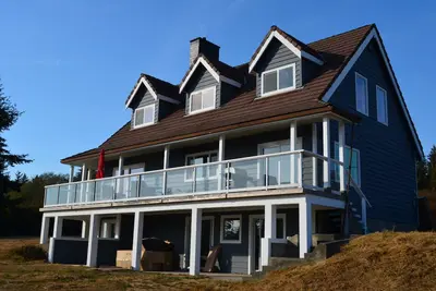 Image de Beautiful beachfront Villa on 80 acres of farmland!