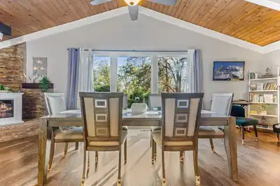 Image de Beautiful Fully Stocked and Pet Friendly Home Near Yosemite and Bass Lake! !