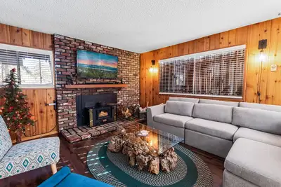 Image de Knotty Hideaway - Game Room, Darts, Fireplace, Deck, Fire Pit, Bbq