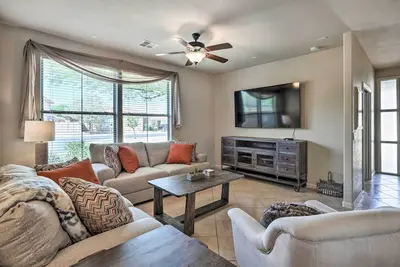 Image de Walk to Community Pool: Goodyear Desert Oasis