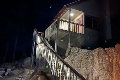 Image de ArrowBear Small Cozy Cabin with Autel Home Level 2 Ev Charger.