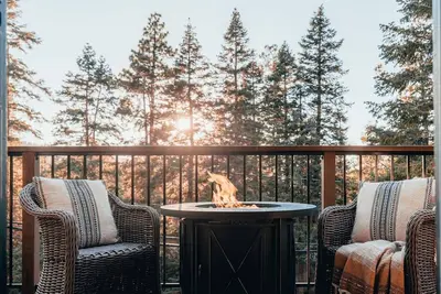 Image de Modern Rustic Cabin W/Spa, Walking Distance To Ski Resort, Zoo & Golf Course