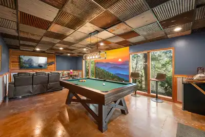 Image de Rustic Mtn Retreat! Gatlinburg 1. 7 mi~Game Room~Theater~Spa~Fire Pit