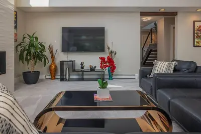 Image de The Anchorage Grand | Upscale 4br Downtown Rental