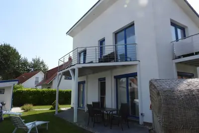Image de Modern vacation home Bodden-Adler with direct water view