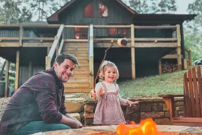 Image de Pet Friendly Cabin w/ Mountain View, Private Putting Green, 2 King Beds, Hot Tub