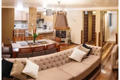 Image de Cozy Brand New Apartment with Fireplace at Center