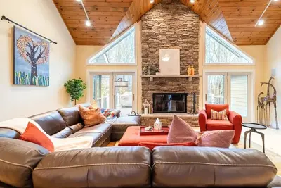 Image de Family Vacation with Decorated Modern Comfort