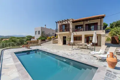 Image de Private pool - Wonderful View - Quiet - Bbq