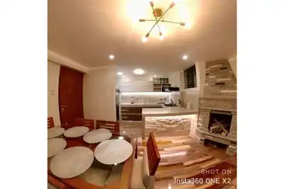 Image de Cozy Brand New Apartment with Fireplace at Center