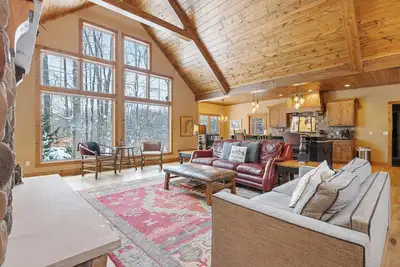 Image de Mountain Pass Lodge, Ski In/Ski Out, Sleeps 18, Hot Tub