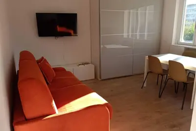 Image de Comfortable and bright studio apartment.
