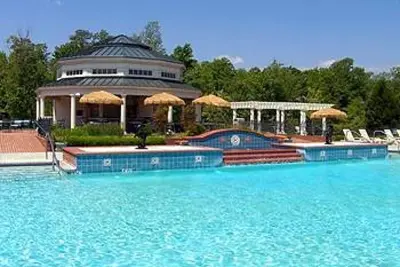 Image de 4br condo close to parks Sleeps 12 Amenities Pool
