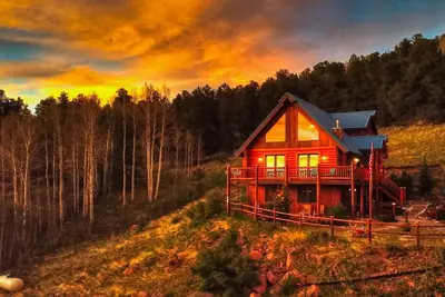 Image de Log Cabin near Historic Cripple Creek, Hot Tub and Spectacular Views!
