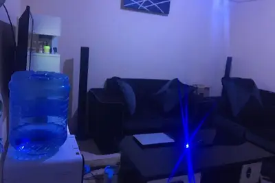 Image de Cool and chill Suite with wireless internet- 6 minutes drive in