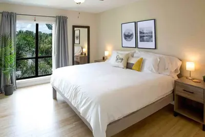 Image de Stroll to Siesta Beach from Serene Condo