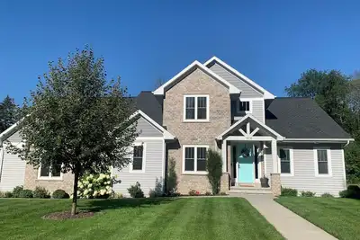 Image de Custom Built Showcase Home near Lambeau!