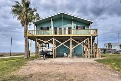 Near Boat Ramp: Home w/ Deck & Grill in Freeport