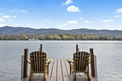 Image de Beautiful Lakeside Home on Quiet Bay