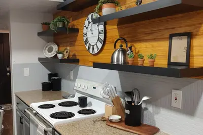 Image de Quiet Peaceful Sunshine Filled Home