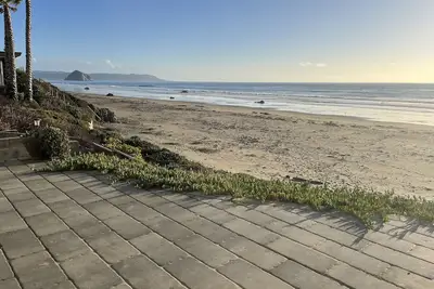 Image de Oceanfront Cayucos Cottage on the sand