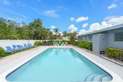 Image de Piscine, Patio, Ping-Pong, Foyer, Capacité de 8, 3 Salles de Bain, 4 Lits, Park