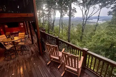 Image de Breathtaking Lake Blue Ridge & Mtn Views w/ Hot Tub
