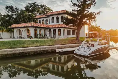 Image de Peaceful Intercoastal Waterfront Pool Home w/Dock, Walk to America’s Best Beach