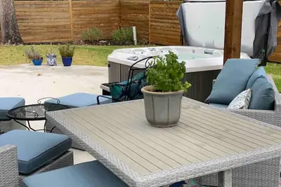 Image de Bring your friends or the whole family to this peaceful home