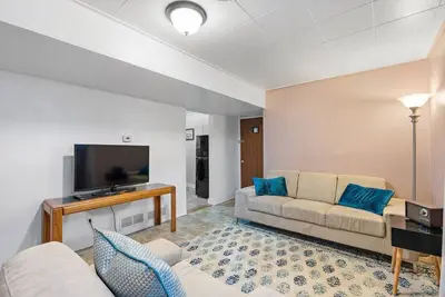 Image de Cozy Holiday Hideaway | King Bed | Free Parking