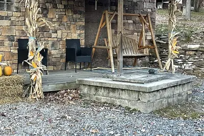 Image de Cozy Rustic Cabin in the county!