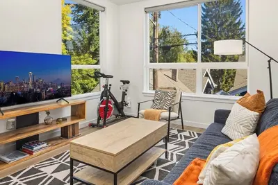 Image de Ravenna Townhome near UVillage, Uw, Lumen Field; Roof Top Deck city views