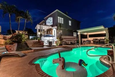 Image de Enjoy Rare Huge Pool 4br Perfect for Families!